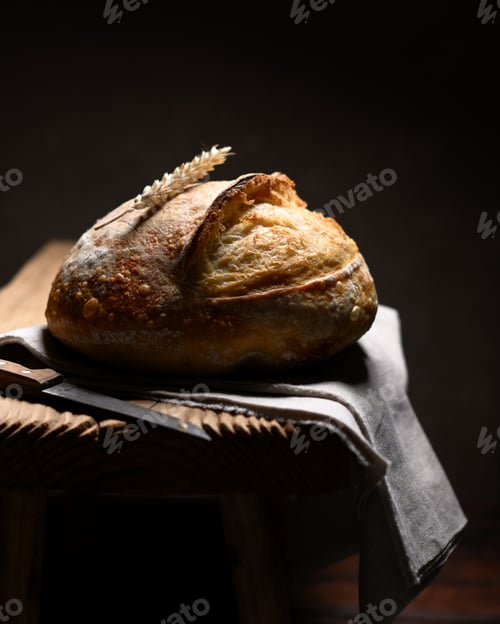 Preview: Appetizing sourdough bread with cracked crust