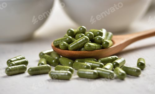 Preview: Moringa capsule pills in the woodspoon