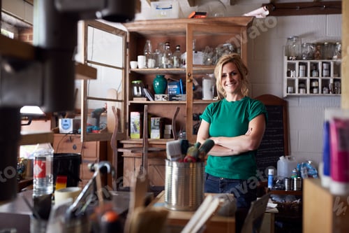 Preview: Portrait Of Confident Woman Working In Workshop On Upcycling And Craft Projects