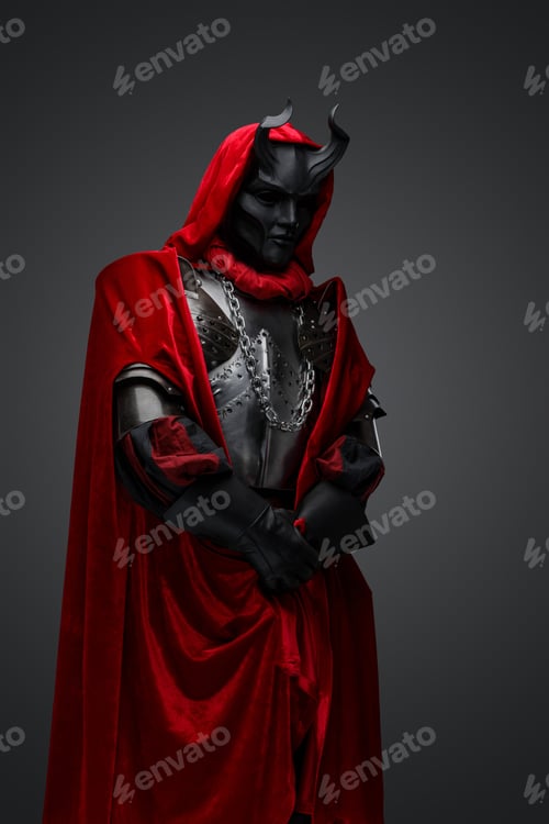 Preview: Spooky member of cult with black mask and red cloak