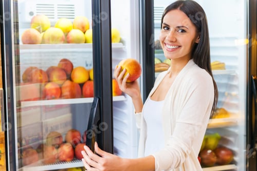 Preview: Choosing the freshest apple.