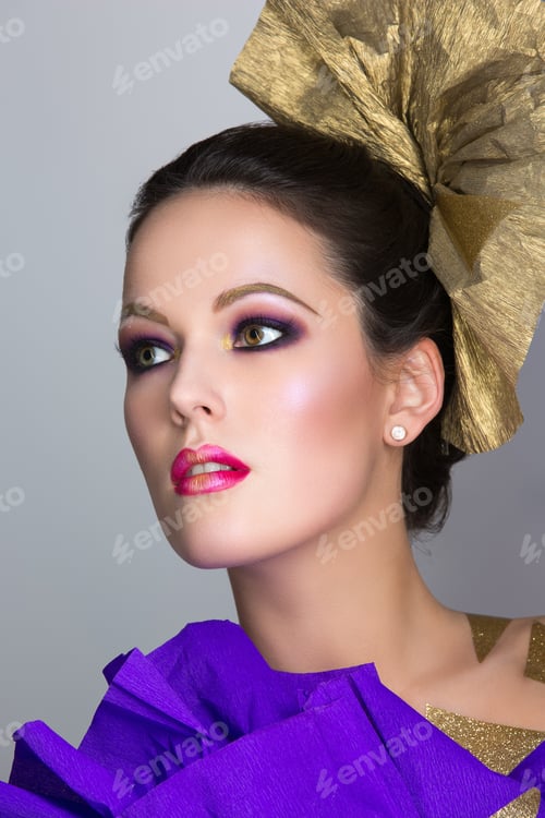 Preview: Brunette girl with purple make-up