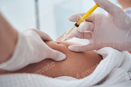 Preview: Close up of cosmetologist doing beauty shot
