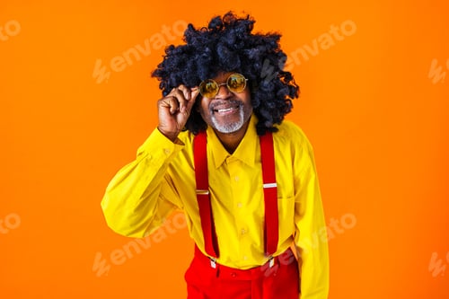 Preview: Cool senior man with fashionable outfit portrait