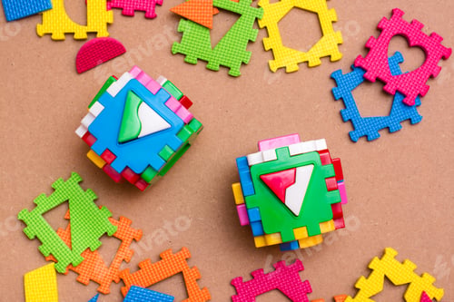 Preview: Desktop puzzle sorters in the form of cubes with details of different geometric shapes and puzzles