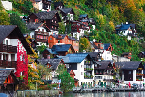 Preview: Beautiful street in Hallstatt village in Austrian Alps. Autumn landscape