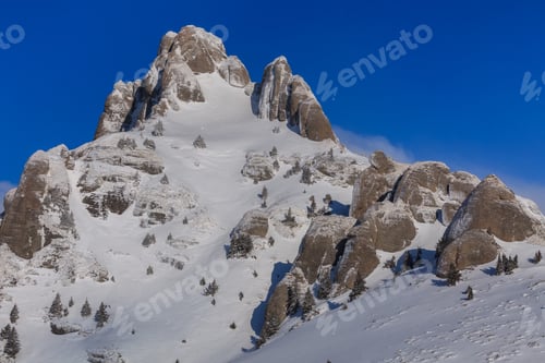 Preview: mountain top in winter