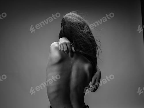 Preview: Portrait of woman nude back back view rib model