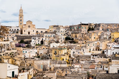 Preview: Long panoramic views of the rocky old town of Matera with its stone roofs.