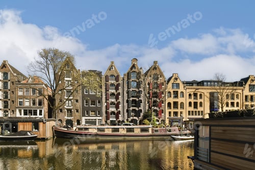 Preview: a canal with boats in front of buildings