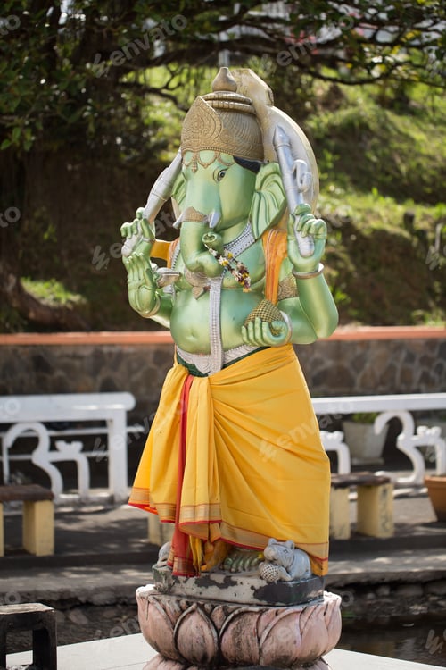 Preview: Indian statues on the background of the lake in Mauritius. Grand Bassin