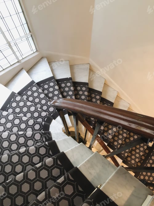Preview: Vintage carpet on a swirling staircase in an apartment in Paris