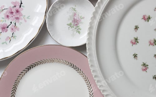 Elegant Floral Patterned Dishes for Dining Decor