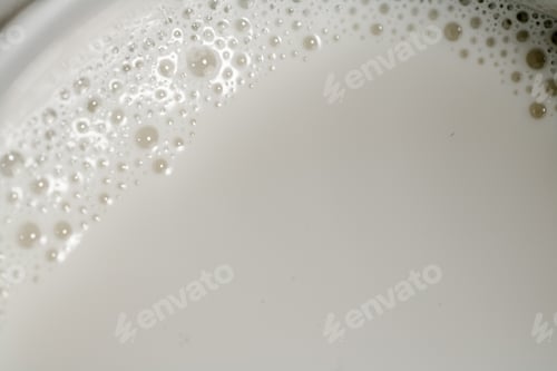 Preview: Fresh milk with air bubbles.