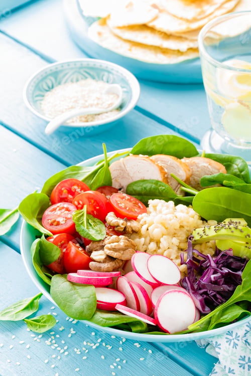 Preview: Bowl with grilled chicken meat and fresh vegetables