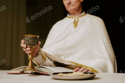 Preview: Senior Pastor Starting Holy Communion Rite