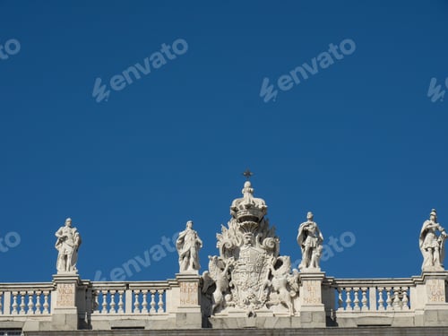 Preview: Scenic view of historic buildings in Madrid, Spain