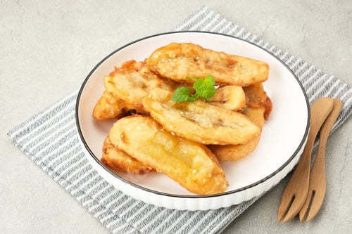 Preview: Pisang Goreng Wijen or banana fritters with sesame seed