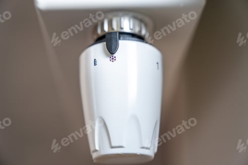 Preview: Battery heating knob. Heating in an apartment, at home. Heating prices.