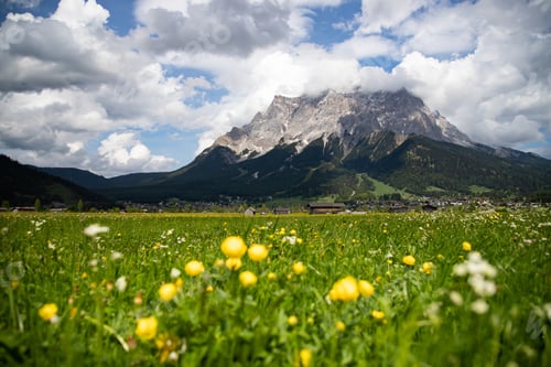 Preview: Zugspitze as seen from Grainau/Garmisch-Partenkirchen on a sunny spring day