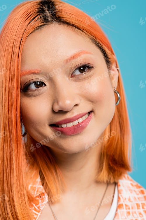 Visualização: portrait, joyful asian woman with short and dyed hair, natural makeup and hoop earrings looking