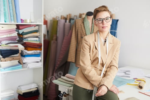 Preview: Female tailor in workshop