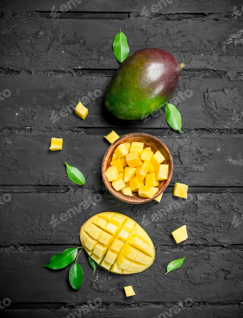 Preview: Pieces of ripe mango.