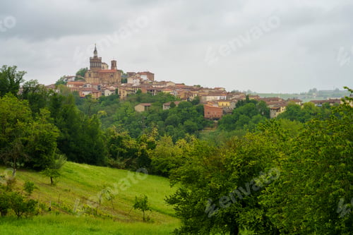 Preview: Landscape of Monferrato near Camagna at springtime