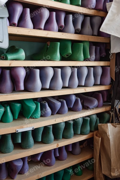 Preview: Shoes of various models on the factory