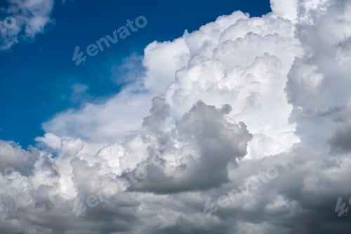 Preview: Florida weather. Blue sky with white summer rain clouds.