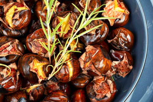 Preview: Roasted chestnuts close up