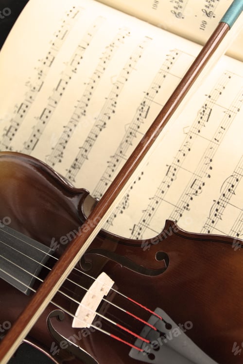 Preview: Violin and music sheet