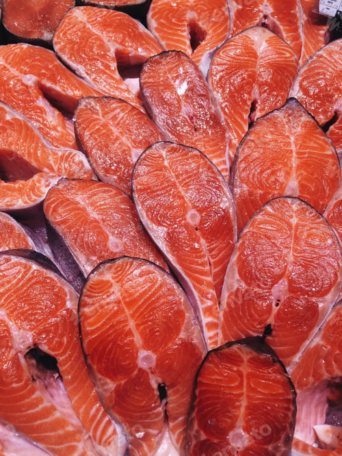 Preview: Fresh raw pink salmon steaks fish close up on ice in food market