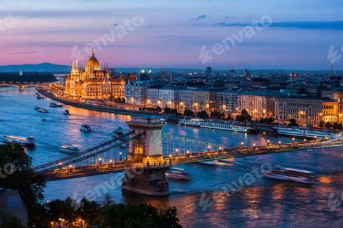 Preview: Hungary, Budapest, cityscape at dusk with Chain Bridge on Danube River
