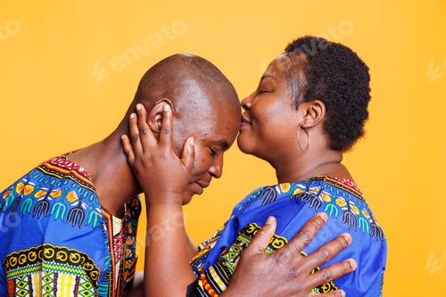 Preview: Woman kissing husband in forehead
