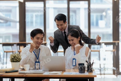 Preview: Business success. Group of young asian business people is receiving good news online, raising hands.