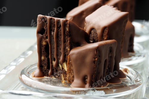 Preview: Chocolate sponge cake coated with chocolate sauce on glass plate