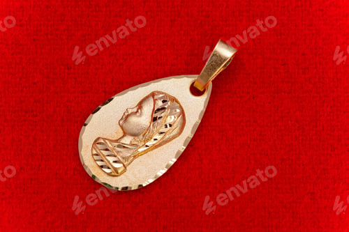 Preview: Pendant of the virgin girl
