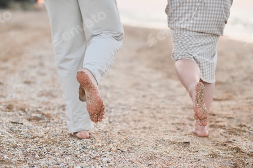Preview: The sand on feet and heels on the coast