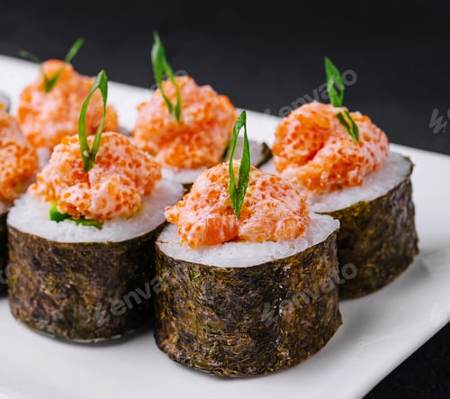 Preview: Sushi roll with salmon and caviar