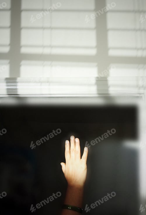 Preview: Sunlight and hand