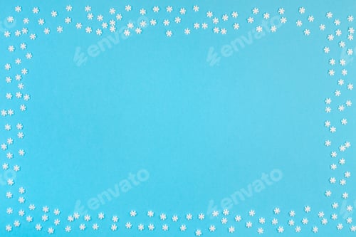 Preview: Winter pattern made of small white snowflakes