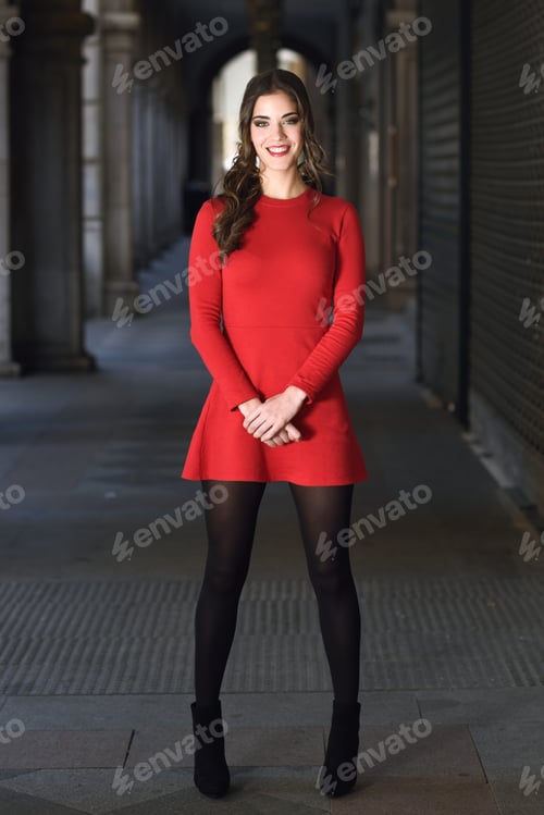 Preview: Woman in urban background wearing casual clothes