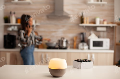 Preview: Diffuser spreading essential oils