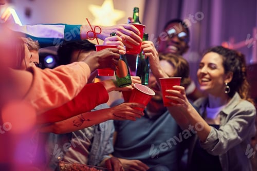 Preview: People drinking beer