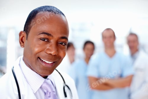 Preview: Doctor supported by medical team