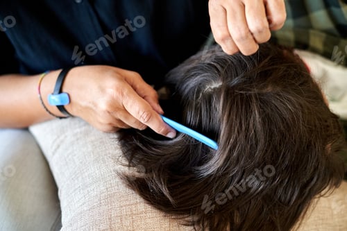 Preview: Anti-Lice Treatment: A Unique Haircut with a Blue Toothbrush