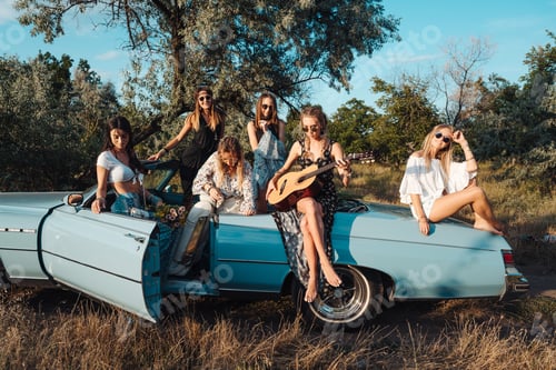 Preview: Six girls have fun in the countryside