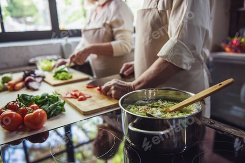 Preview: Old couple in the kitchen