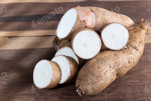 Preview: Raw yucca starch on the wooden table - Manihot esculenta